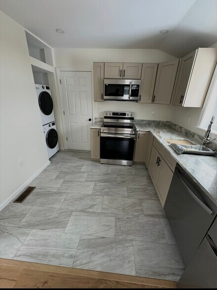 Kitchen - 19 Leslie Rd