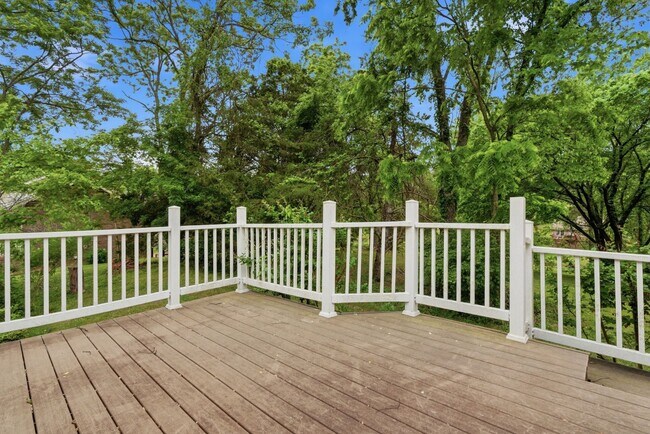 Building Photo - 308 Brookview Ct