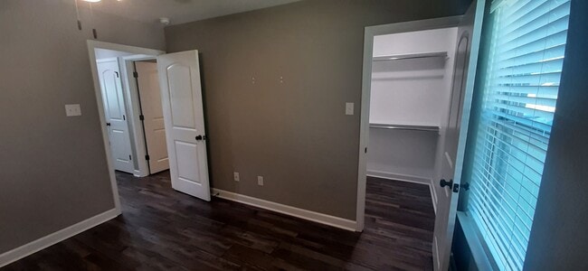 Building Photo - 59 Birchwood Dr
