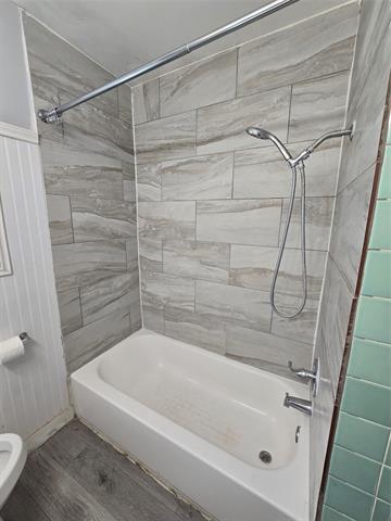 Building Photo - 427 Royal Crest Dr
