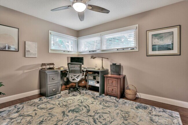 Building Photo - 16624 Elm Dr