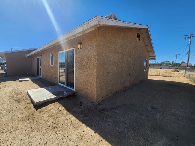 Building Photo - Great Home Near Downtown 29 Palms