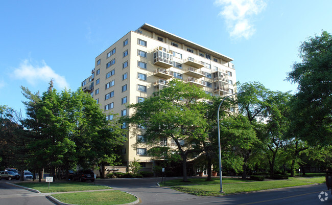 Primary Photo - Imperial Gardens Apartments