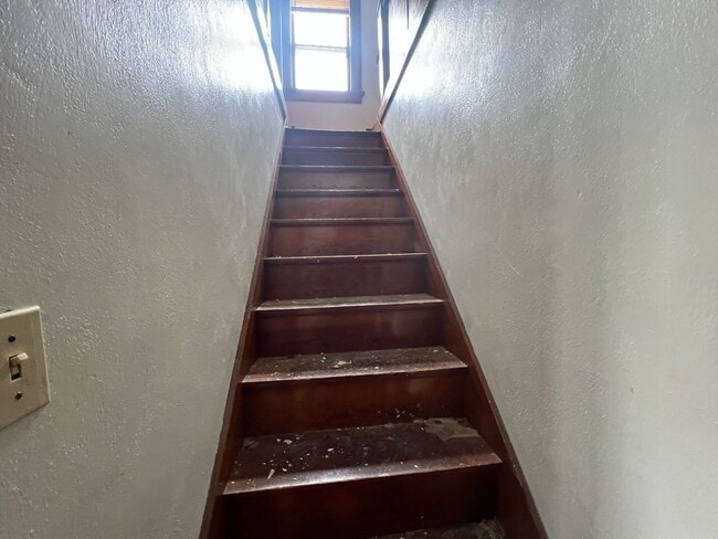 Building Photo - Click the “Apply Now” button or email wapmrentals@gmail.com for a prompt response.