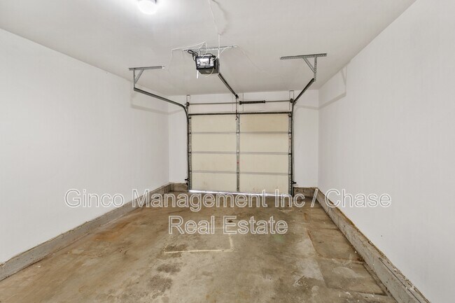 Building Photo - 1320 E Arnold St