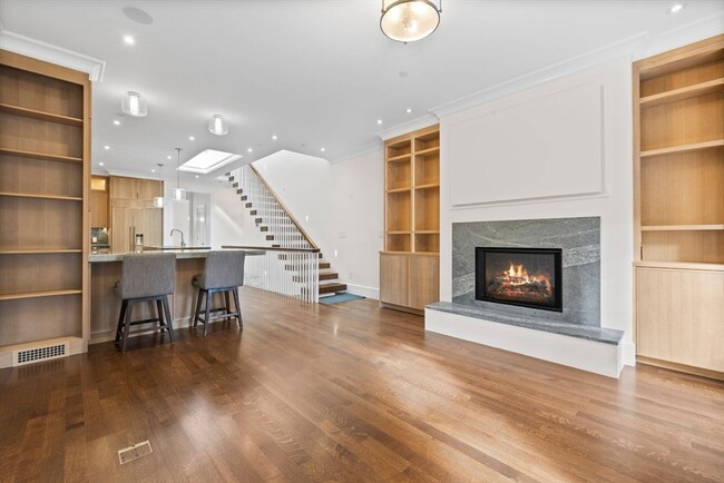 Building Photo - 2 Byron St