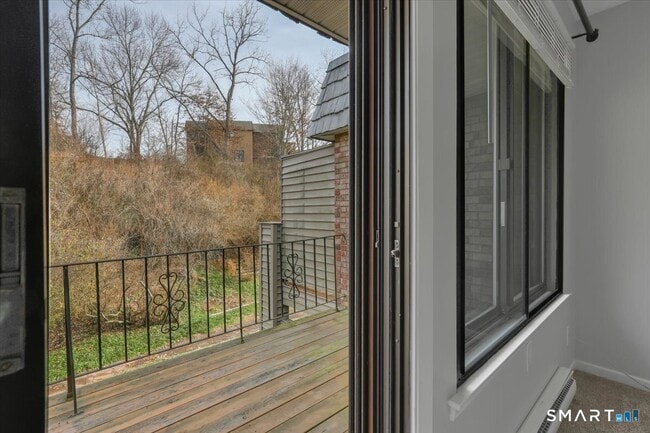 Building Photo - 10 Briar Ct