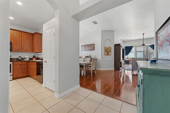 Building Photo - 3180 Stonehurst Cir