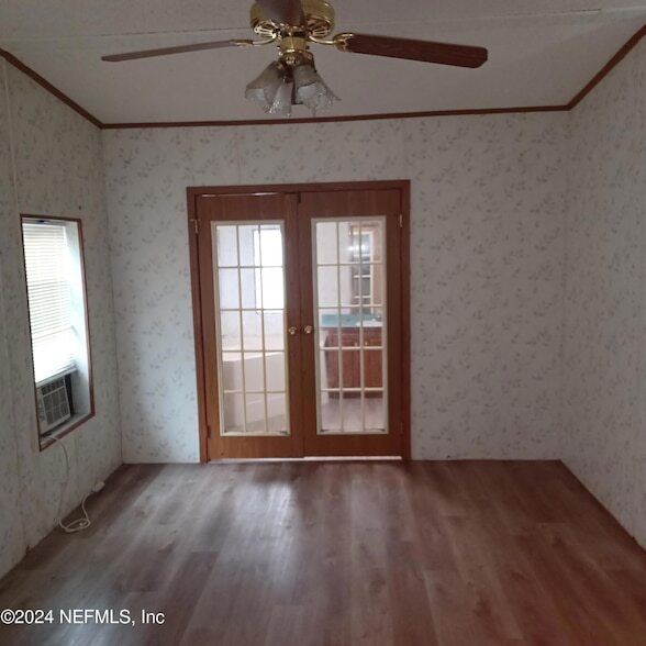 Building Photo - 463 Logan Ave