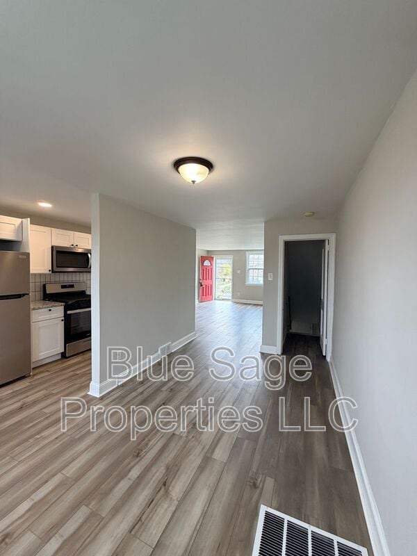 Building Photo - 2345 Bond Ave