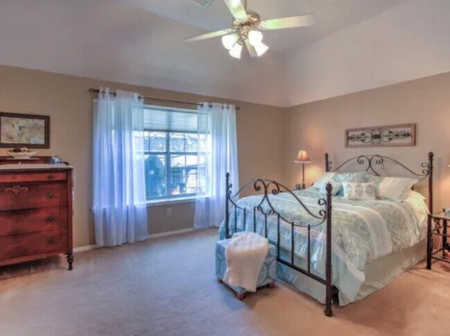 Building Photo - 4009 E 88th St