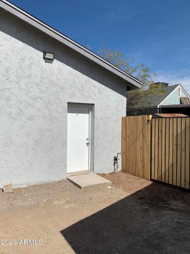 Building Photo - 1759 W Hadley St