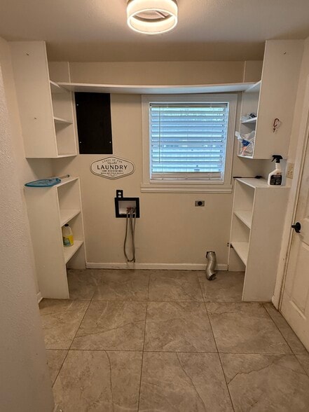 Laundry room - 1616 Rio Vista Ave
