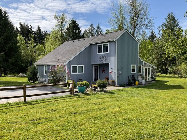 Building Photo - Beautiful 2 Story, Updated Home on Large L...