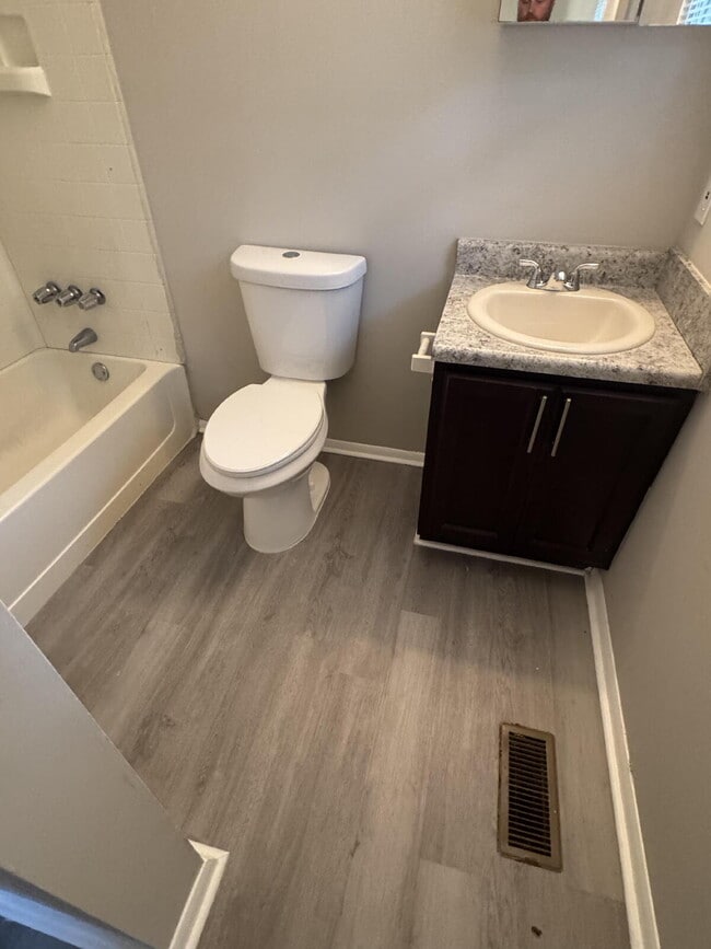 Building Photo - Fully Renovated 3 Bed 2 Bath Now Available for Rent!!