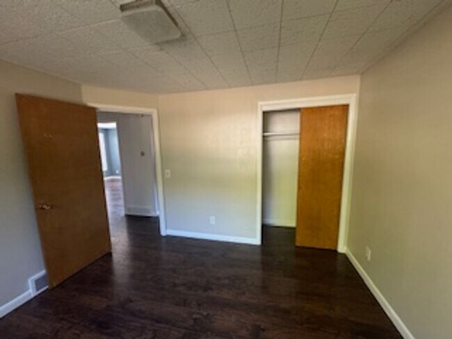 Building Photo - GORGEOUS Avenues Home!!!