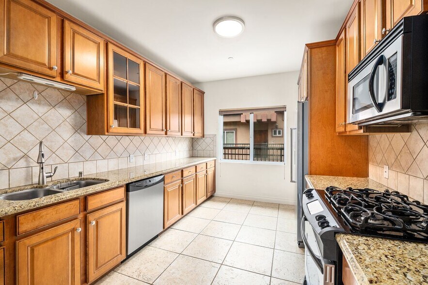 Building Photo - 5241 Colodny Dr