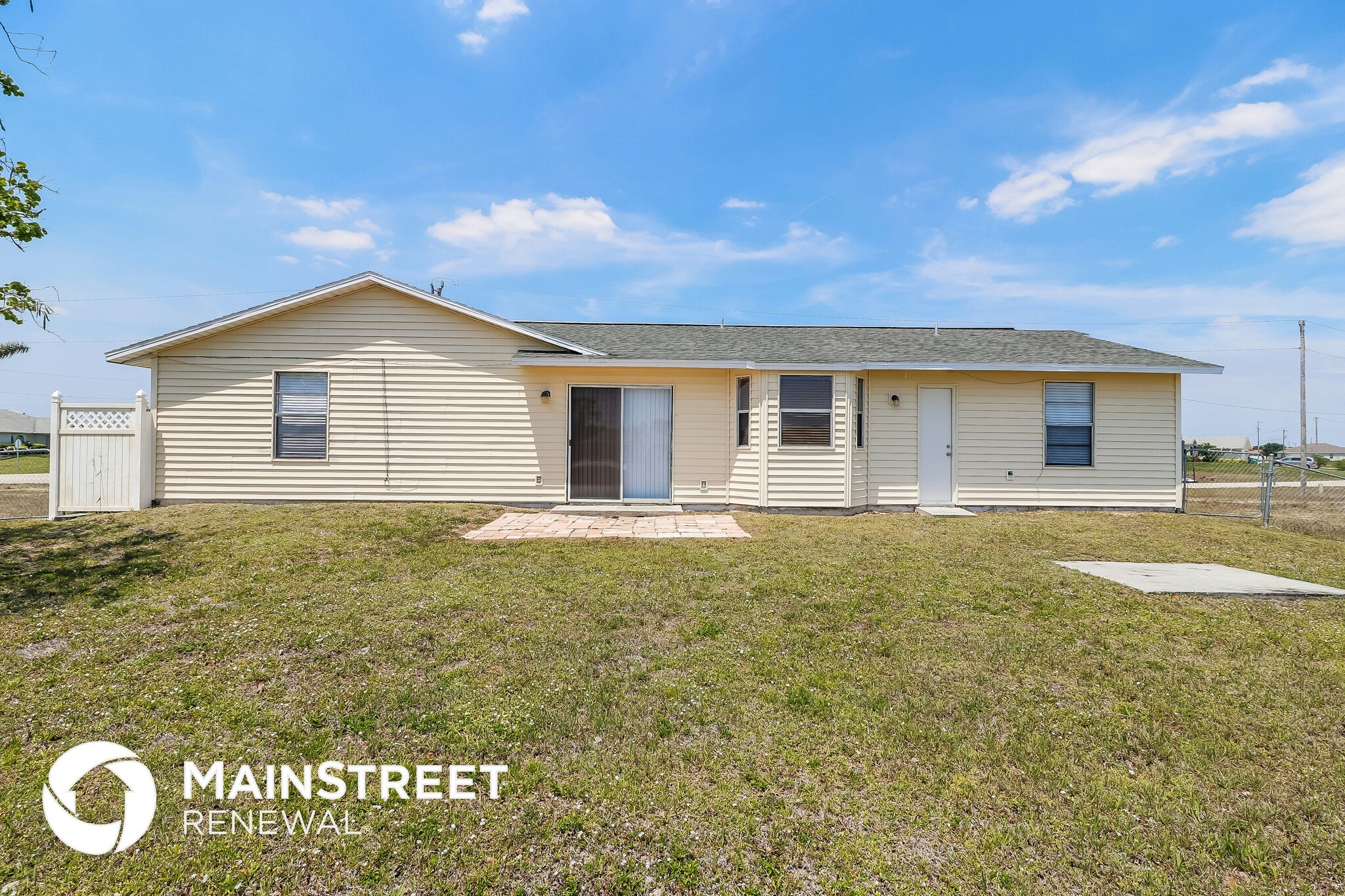 Building Photo - 721 NW Douglas Cir