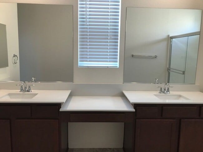 Building Photo - Two Story Home in Natomas, 3 bd/2.5ba, 2 c...