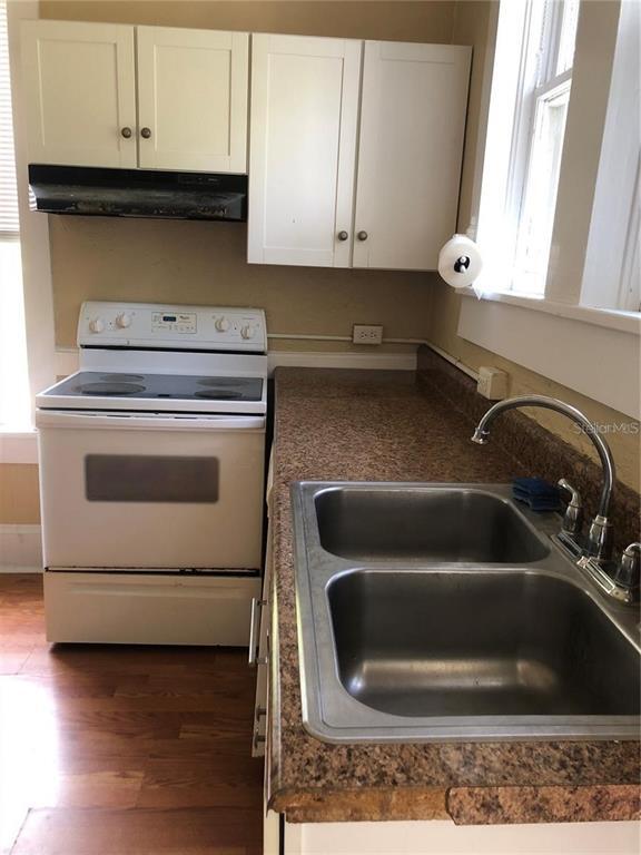 Building Photo - 25422 Pine St