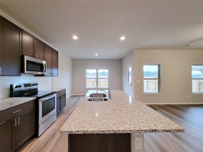 Building Photo - 942 Amesbury Ct