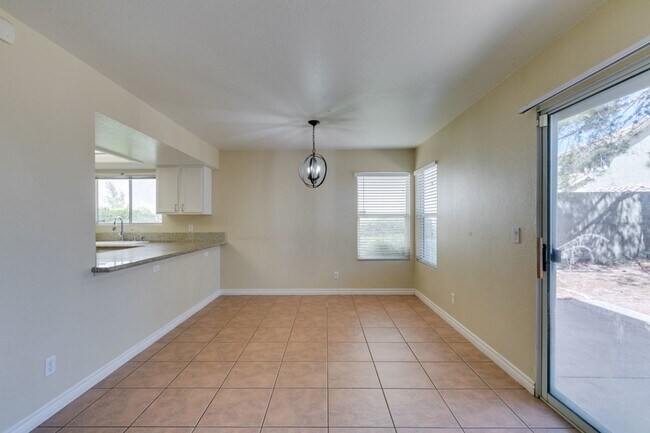 Building Photo - SUMMERLIN, SPACIOUS, 4 BED HOME WHITH A LARGE BACKYARD
