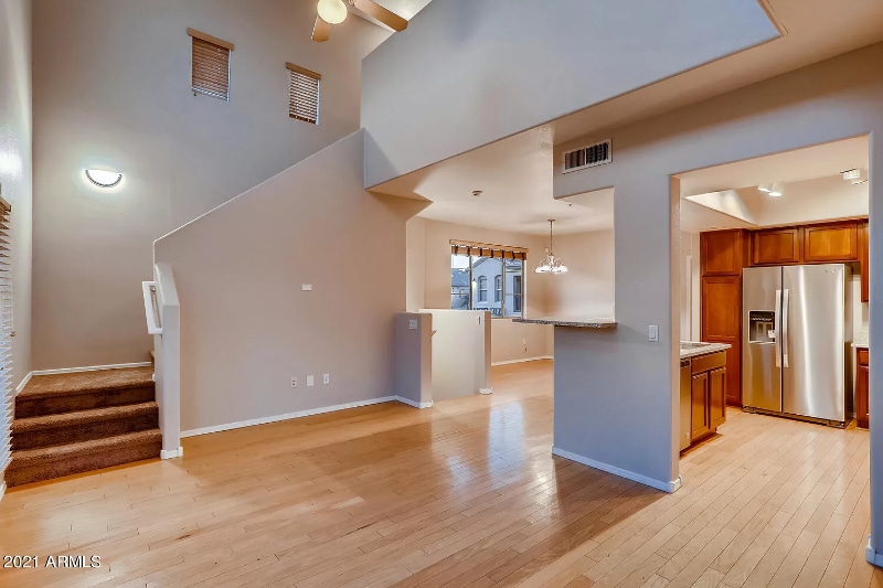 Building Photo - 2402 E 5th St