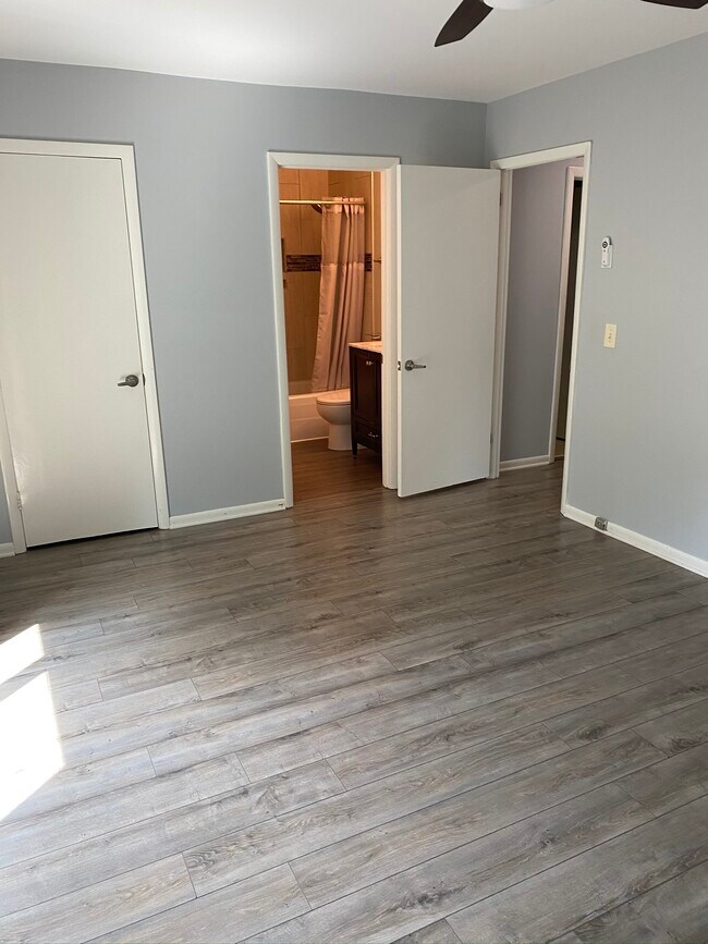Building Photo - 6905 Highland Park Dr