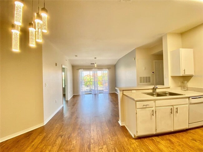 Building Photo - 5467 Vineland Rd