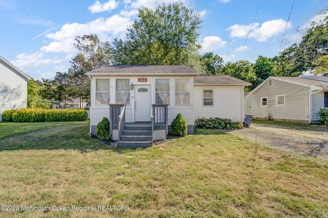 Building Photo - 446 E Arverne Ave