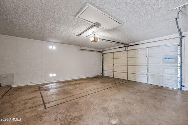 Building Photo - 6125 W Sierra St