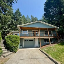Building Photo - Beautiful lakeview home for rent