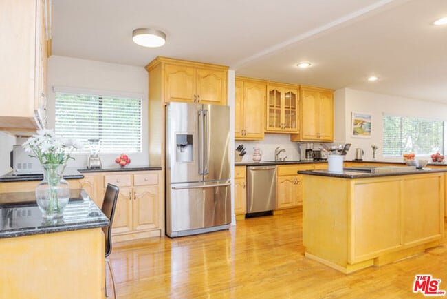 Building Photo - 110 N Barrington Ave