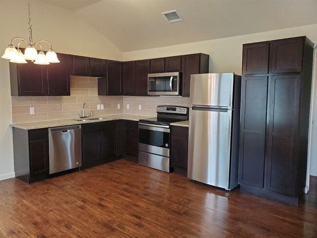 Primary Photo - 1310 W Pointe Pl