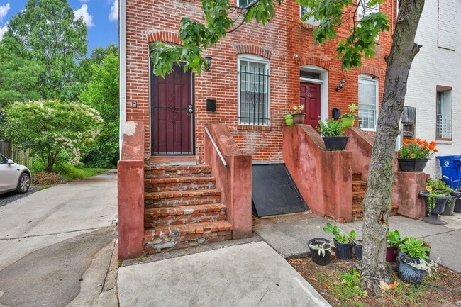 Building Photo - 104 S Carrollton Ave