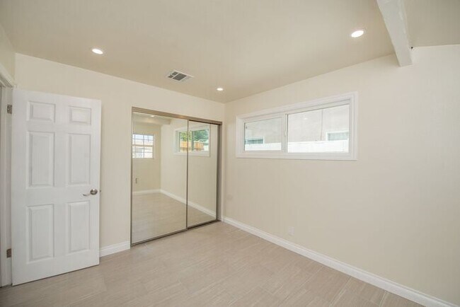 Building Photo - Completely Remodeld W/ Swimming Pool!