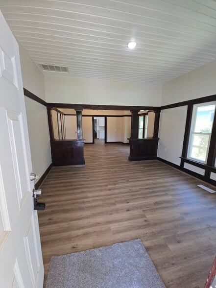 Entry into living room & dining room - 320 Chautauqua Ave