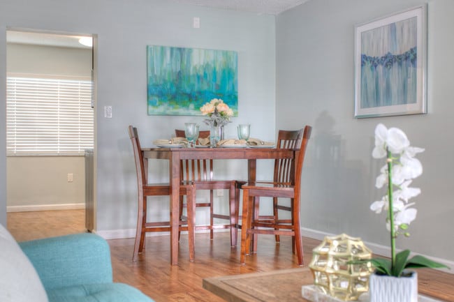 Dining Nook | 12" x 21" - Bayside Villas