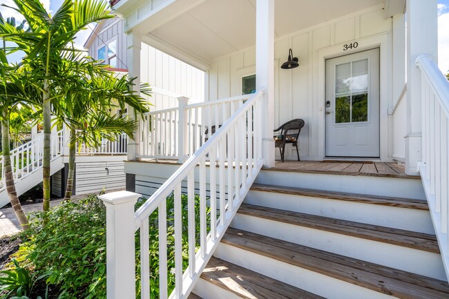 Building Photo - Charming Caribbean Cottage - Downtown Brad...