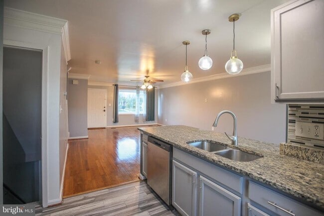 Building Photo - 12337 Chesterton Dr