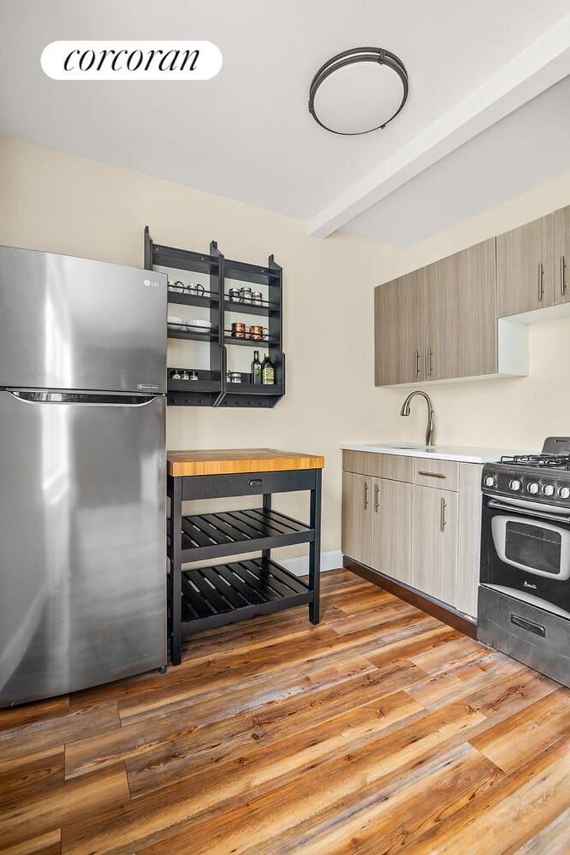 Building Photo - 130 Hicks St