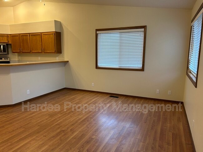 Building Photo - 2254 N Zircon Ave