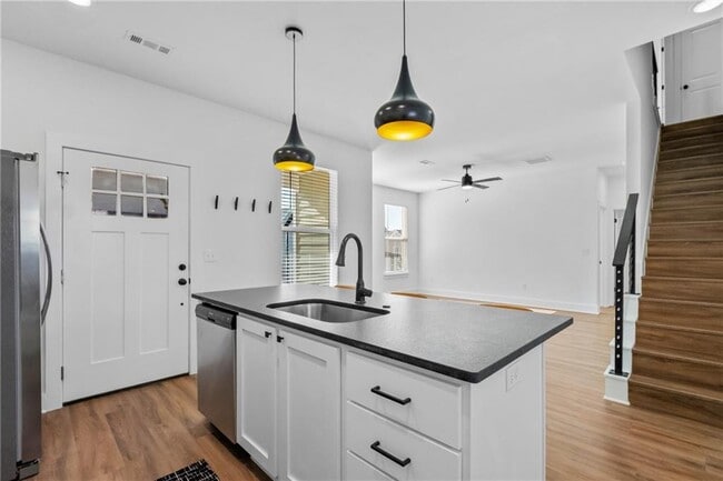 Building Photo - 913 S Wichita Ave