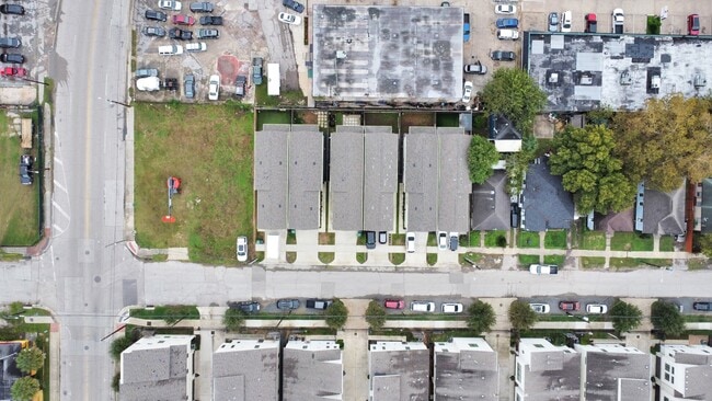 Building Photo - 114 N Everton St