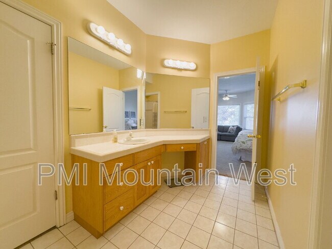 Building Photo - 49 E Fairway Dr