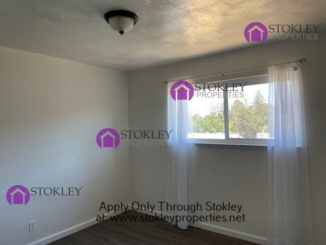 Building Photo - 540 Palms Dr