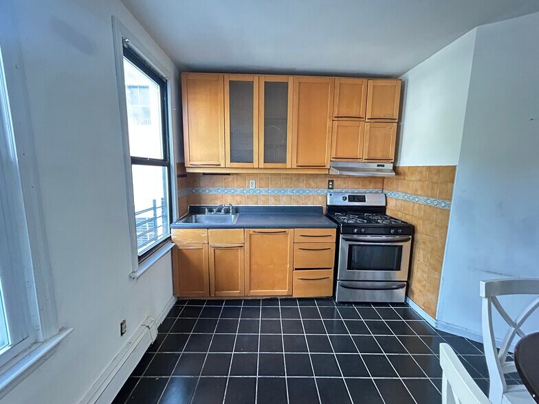 Building Photo - 318 71st St