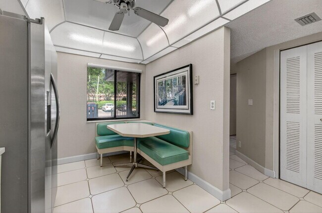 Building Photo - 7340 Amberly Ln