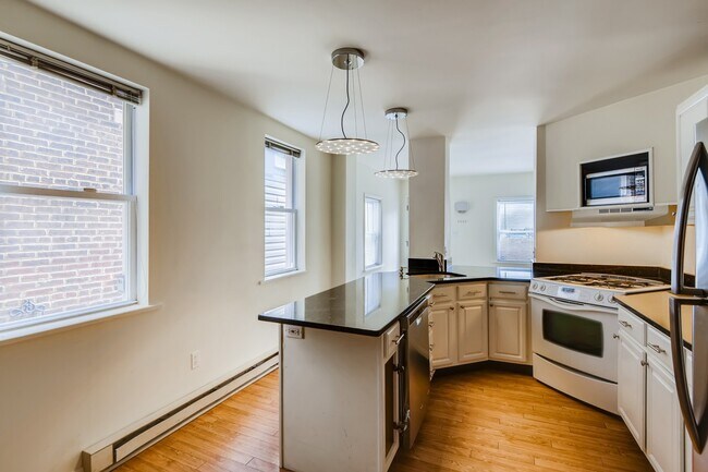 Building Photo - 1127 S Hanover St