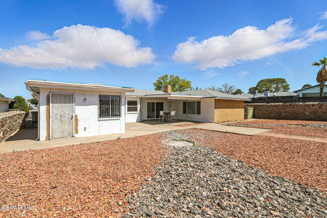 Building Photo - 408 San Blas Dr